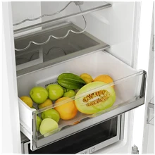 Встраиваемый холодильник Haier BCF5261WRU — фотография 12